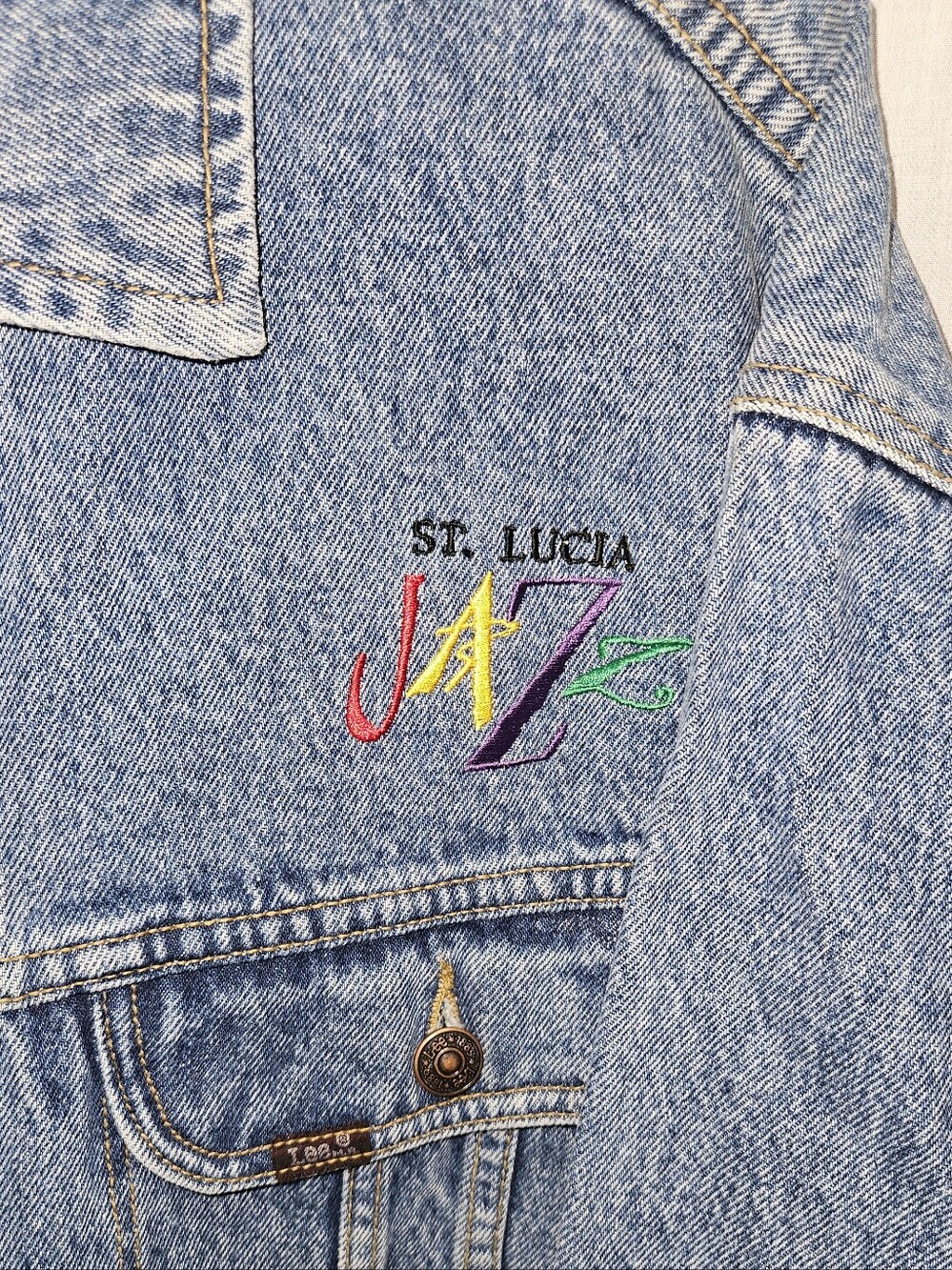 Lee Light Blue Denim 90's Jacket with Multicolor St. Lucia Jazz Embroidery sz XL - Picture 8 of 9